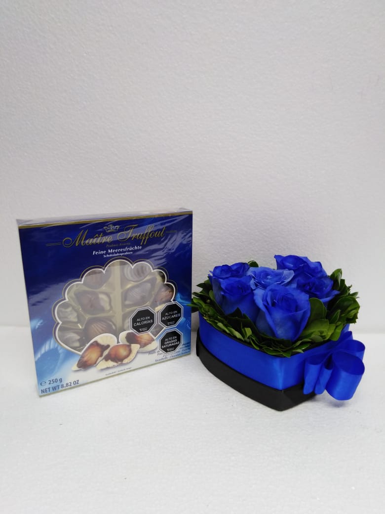 6 Rosas Azules en Caja Corazón y Bombones de 250 Grs 